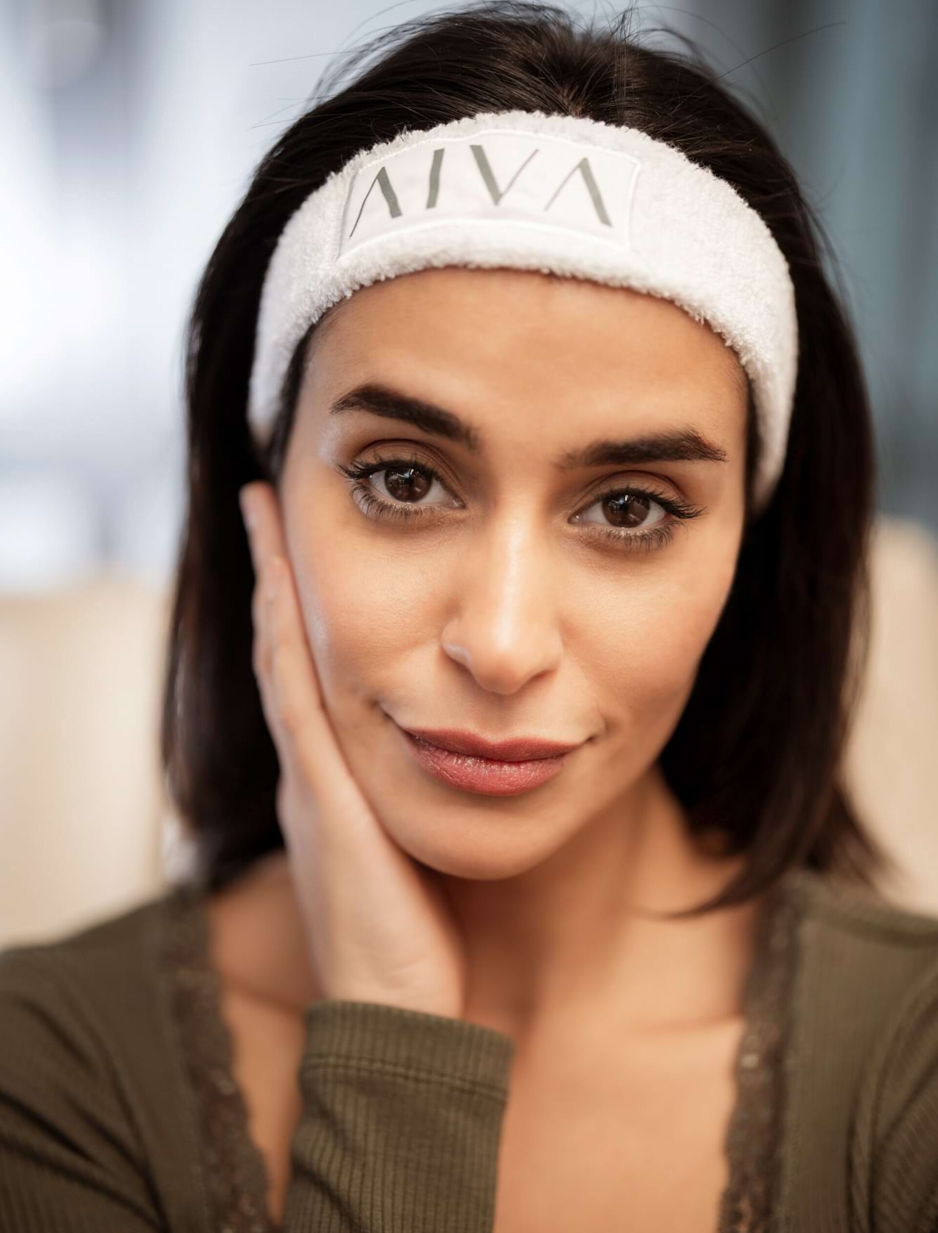 Die tiefenwirksamen Gesichtsbehandlungen von AIVA in Berlin verleihen Ihrer Haut jugendlichen Glanz und Strahlkraft.